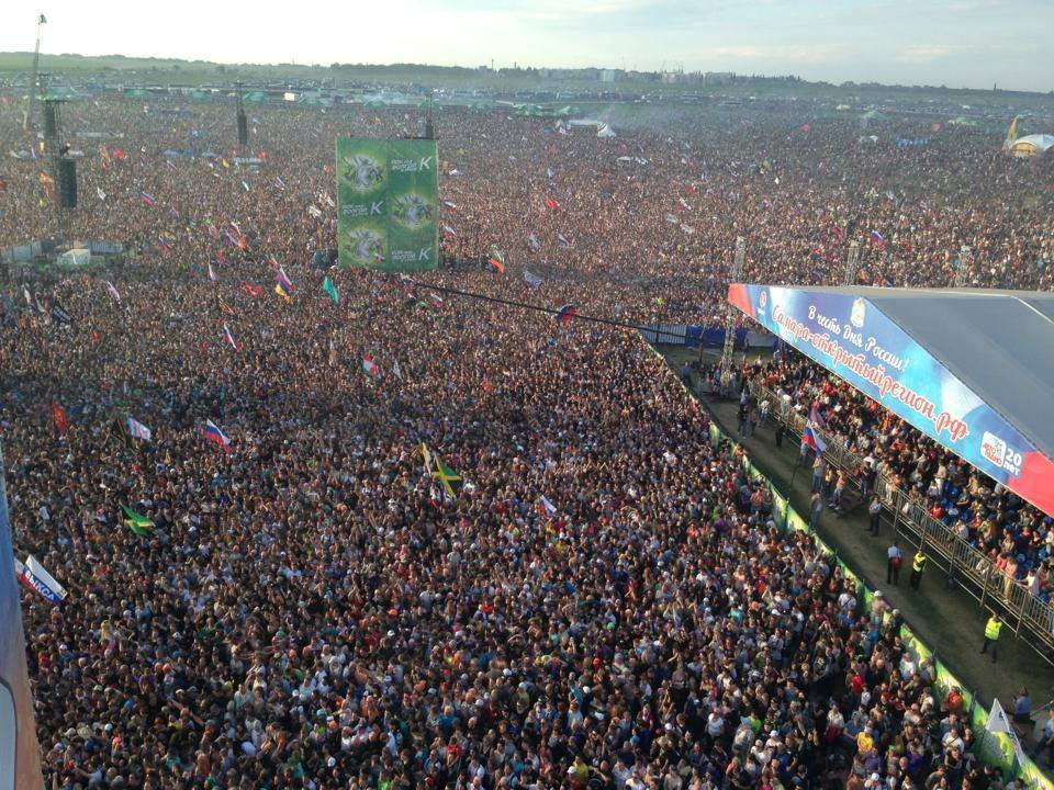 600-000-russians-waiting-for-rammstein-7th-biggest-concert-ever